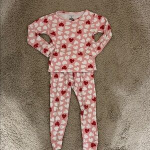Carter's Pink and Red Heart Pajama Set ❤️ (perfect for Valentine’s Day!!)